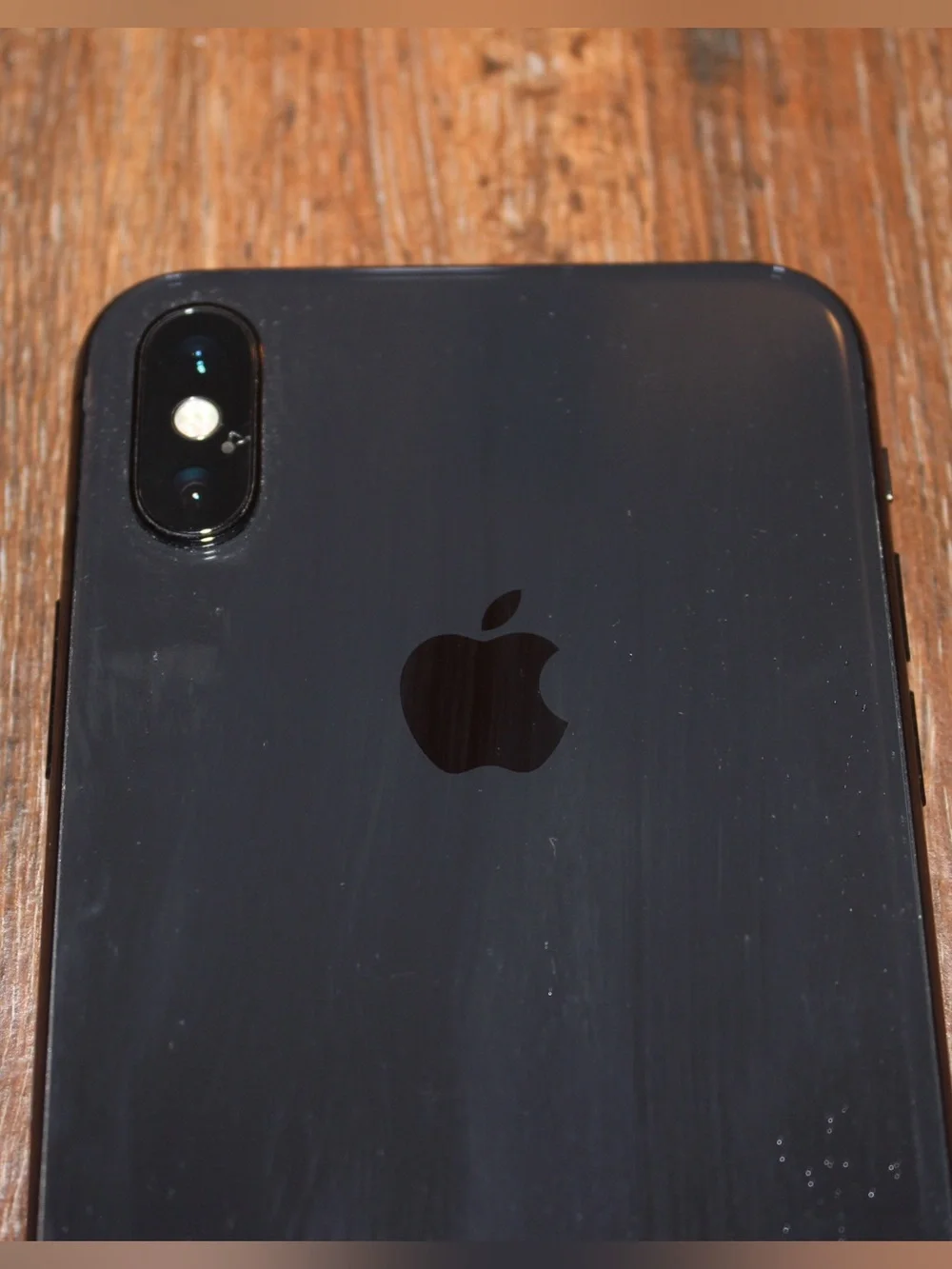 Black iPhone X (iPhone 10) – Fully Functional – Cracked Screen (Fixable)- OFFER!